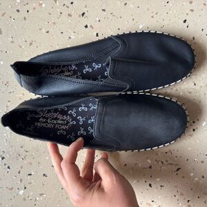 Skechers women’s size 8.5 Black Slip-On Shoes